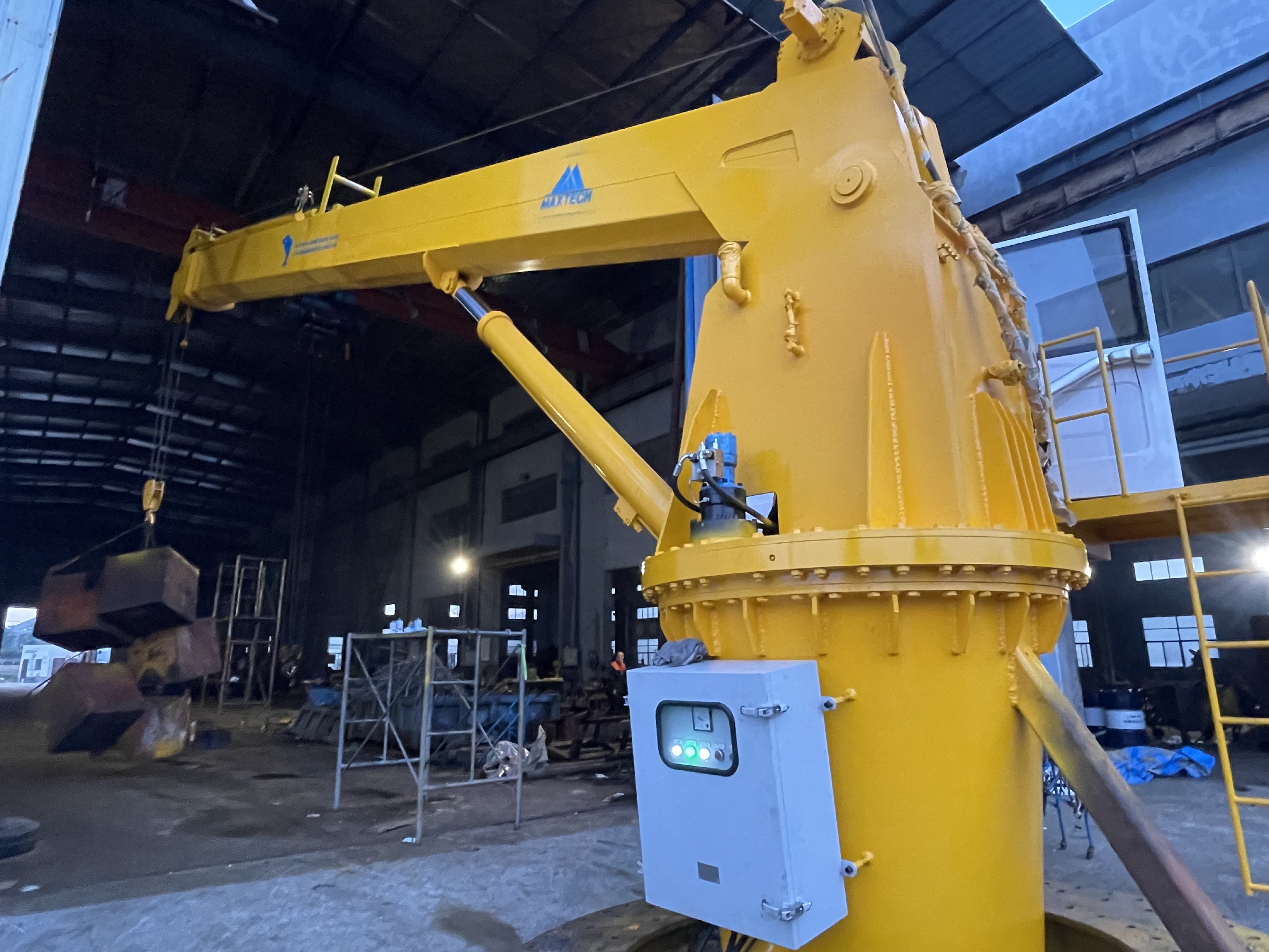 A Closer Look at the Impressive 5t@10m Telescopic Deck Ship Crane: A Comprehensive Test