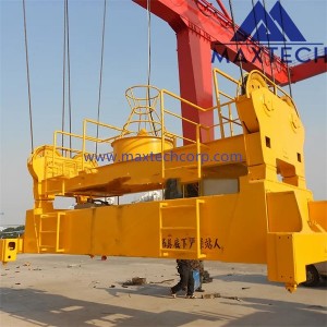 Hydraulic telescopic container spreader