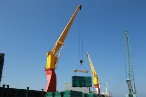 100 ton Lifting Capacity Cylinder Luffing Marine Cranes for Efficient Loading and Unloading of Containers and Bulk Cargo