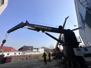 ship deck crane 1